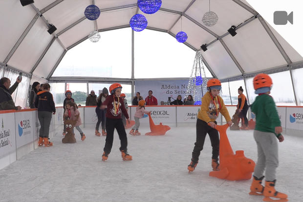 Pista de gelo na Aldeia Natal do Seixal