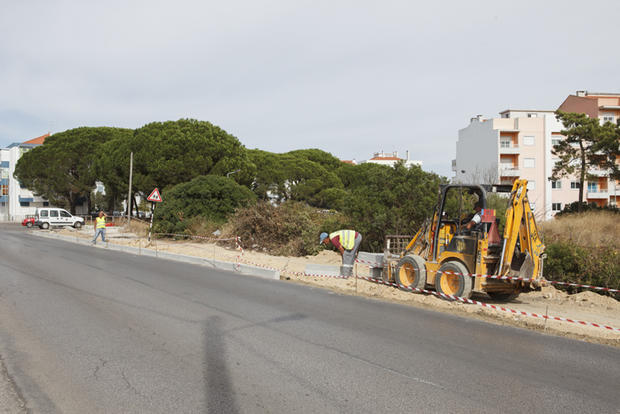 Obra na Avenida 1.º de Maio.