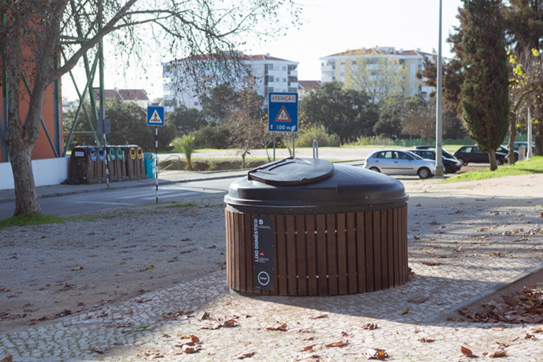 Contentor semienterrado